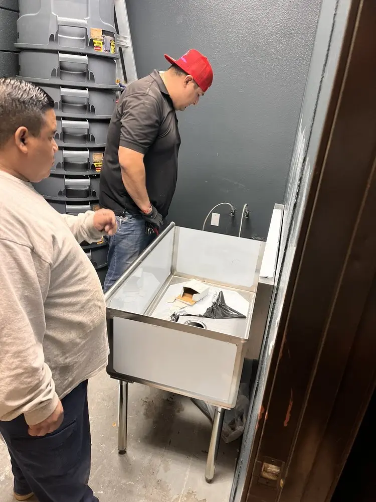Commercial plumbing and sink installation in Lisbon